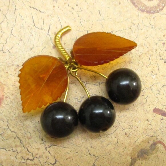 *SOLD*  Baltic Amber Cherry Cluster Leaf Brooch~ViINTAGE Amber Dangle Brooch - Picture 1 of 13